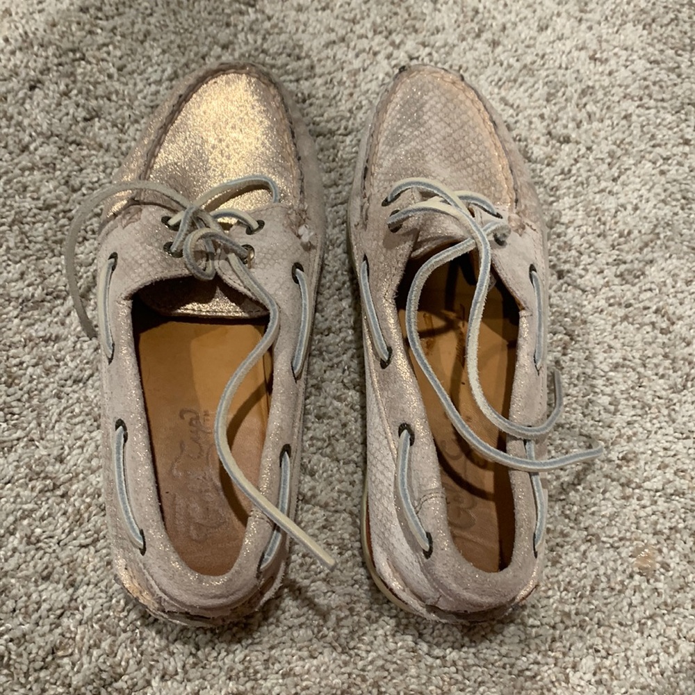 Womens size 6 shiny gold boat shoes